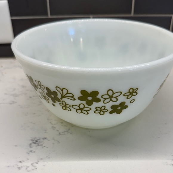 Pyrex White Bowl with Green Floral Design - Picture 1 of 9